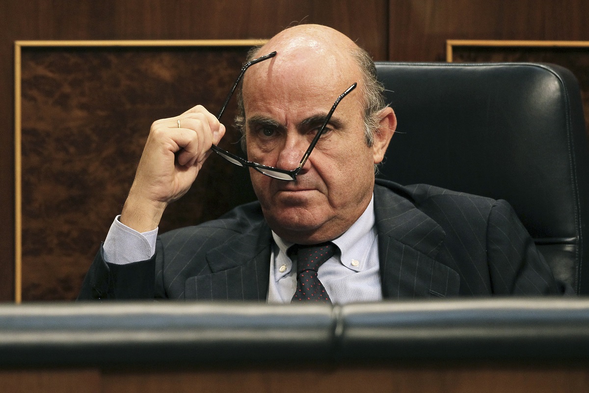 El ministro de Economía, Luis de Guindos, en el Congreso