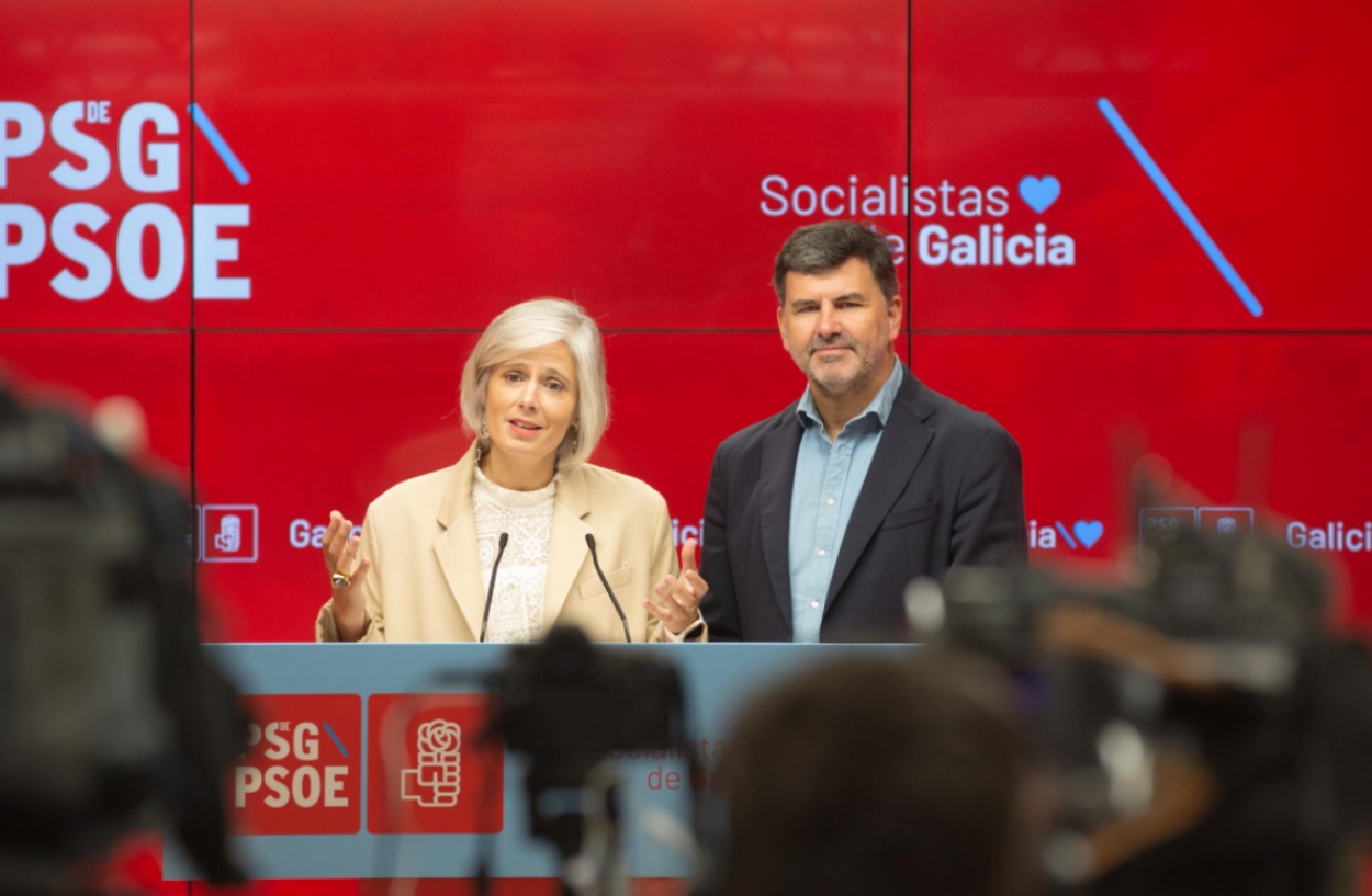 Patricia Iglesias y Nicolás González Casares durante su comparecencia de ayer ante los medios de comunicación (Foto: PSdeG).