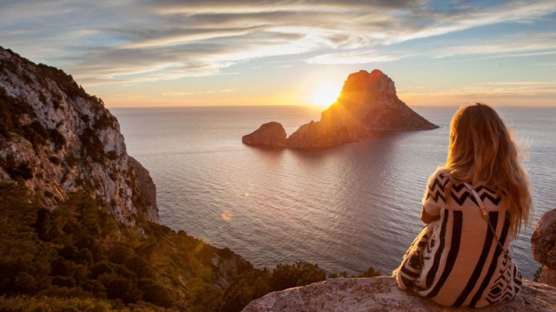 El legendario atardecer en Es Vedrà (Ibiza)