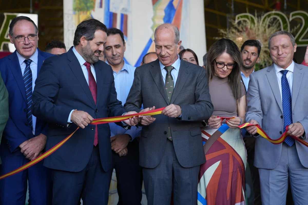 Paco Núñez, presidente del PP de Castilla La Mancha, inaugurando la Feria del Ajo de Las Pedroñeras. PP.