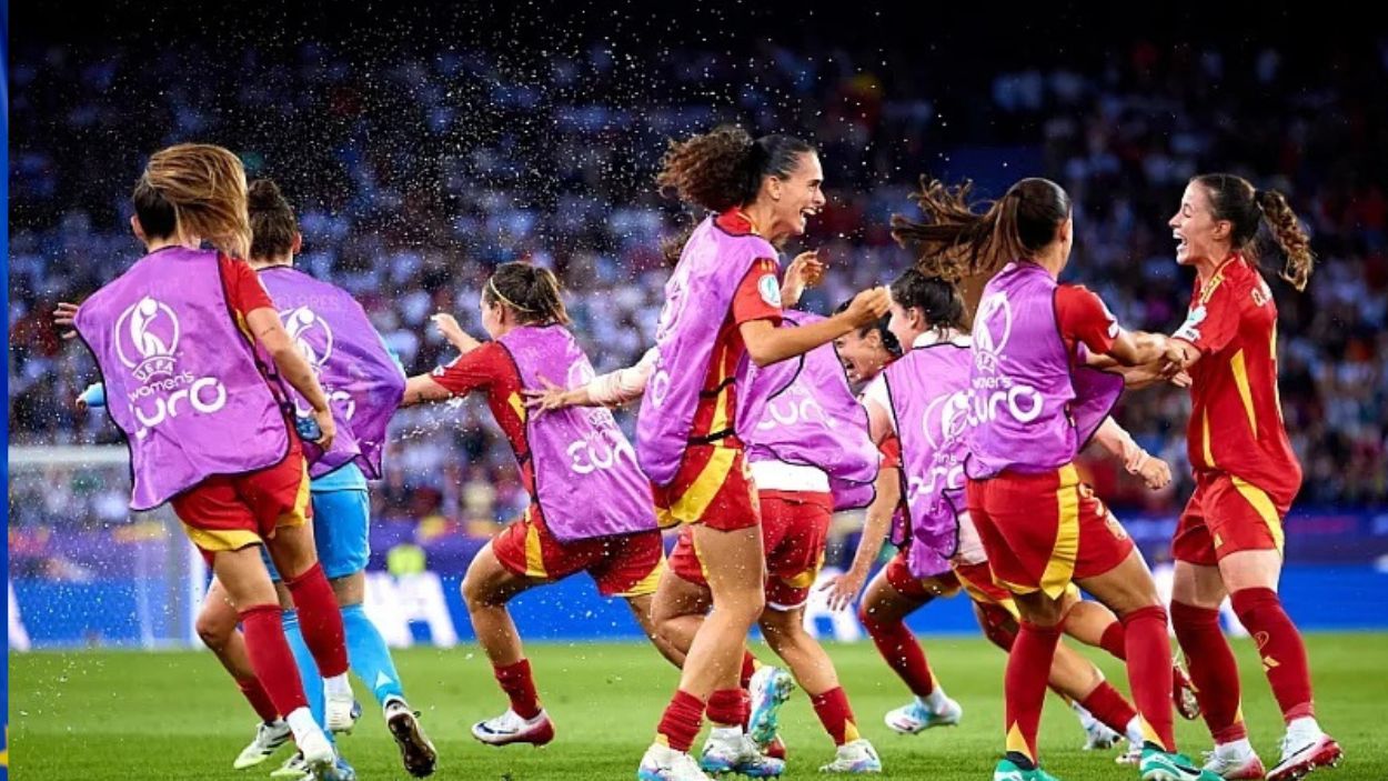 Las jugadoras de la Selección Española celebrando el pase a la final de la Eurocopa. EP. 
