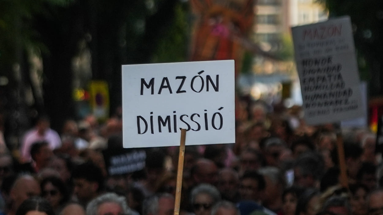 Imagen de la octava manifestación para reclamar la dimisión del presidente de la Generalitat, Carlos Mazón. EP.