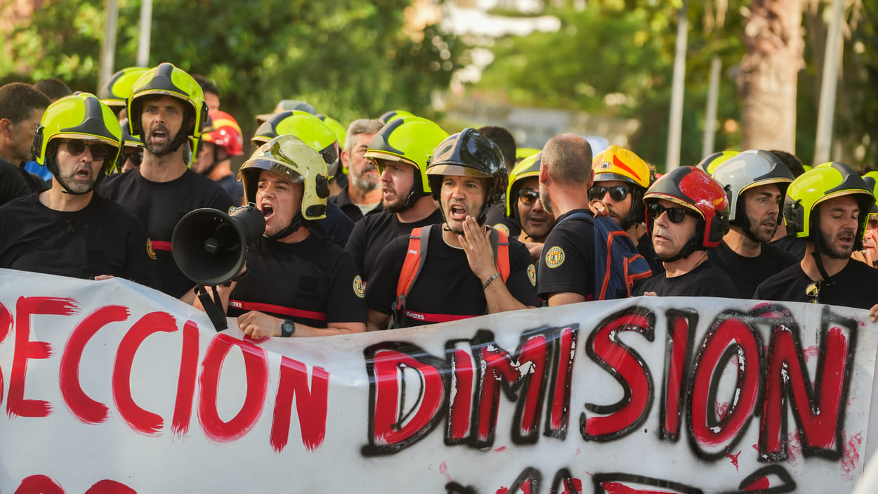 Bomberos del Consorcio Provincial de Valencia se concentran ante el Tribunal Superior de Justicia de la Comunitat Valenciana. EP.