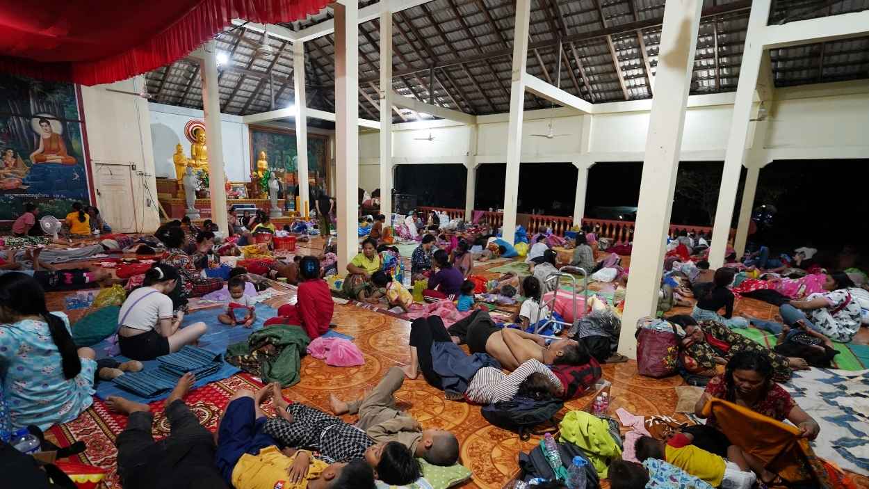 Camboyanos evacuados tras la escalada en tensiones con Tailandia. EP 