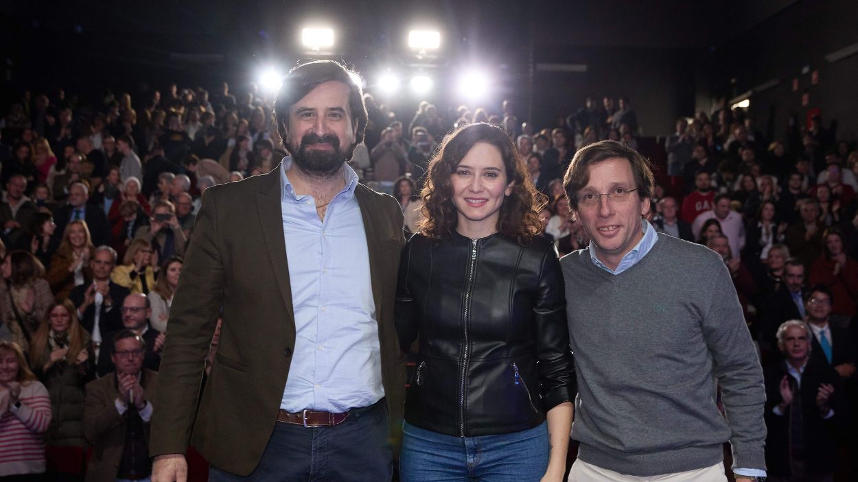 Rafael Núñez Huesca junto a Isabel Díaz Ayuso y José Luis Martínez Almeida en una imagen de archivo. EP.