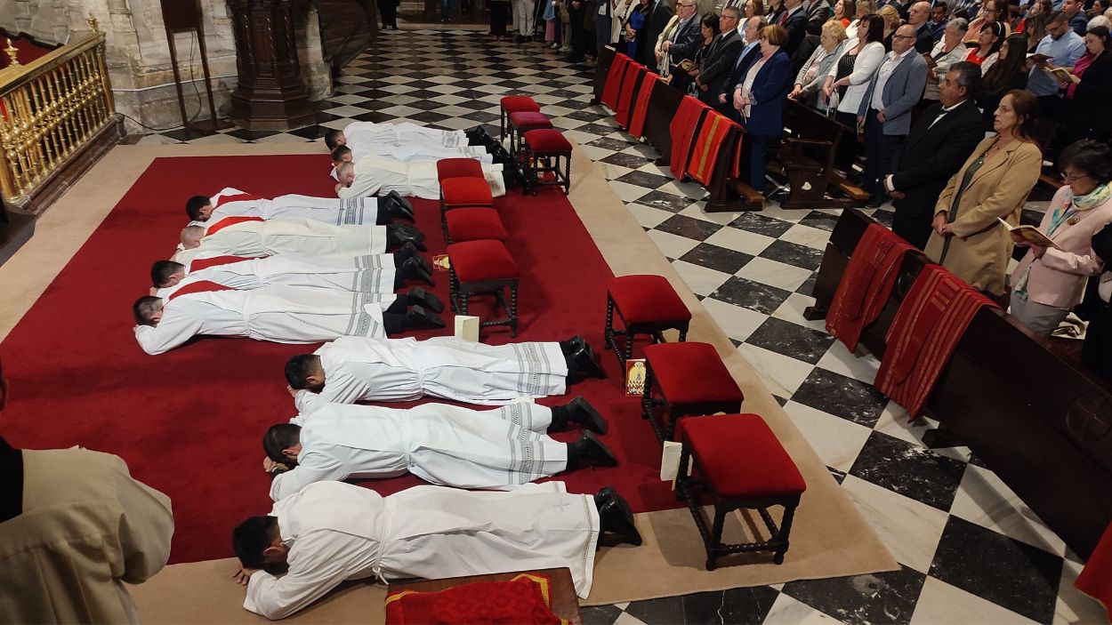 Ordenación de nuevos sacerdotes y seis diáconos en la Catedral de Oviedo. EP/Archivo
