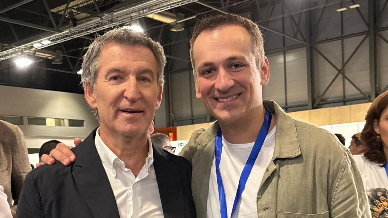 Alberto Núñez Feijóo, presidente del PP, junto a Antonio José Mesa Garrido, portavoz del PP en Getafe. EP.