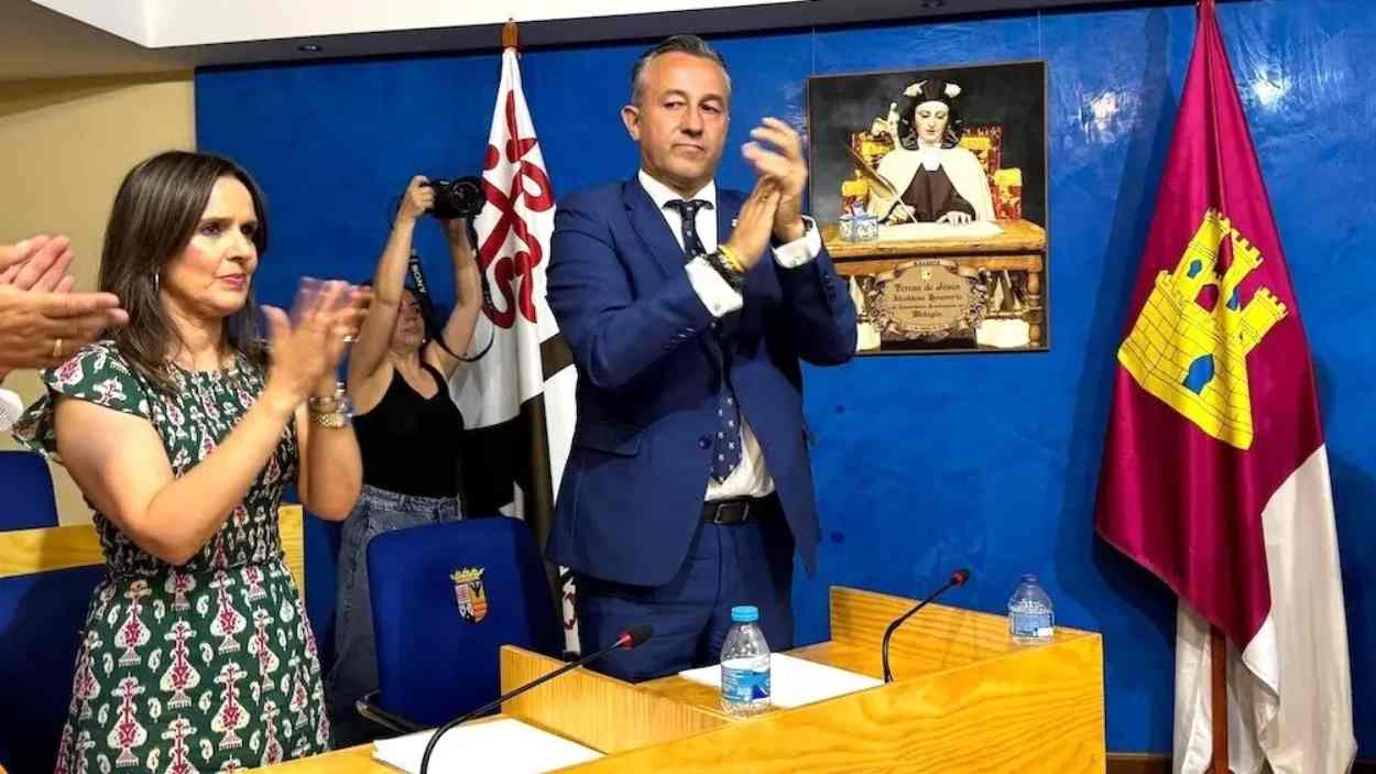 El alcalde de Malagón junto a la concejala con "sueldo de ministra". EP.