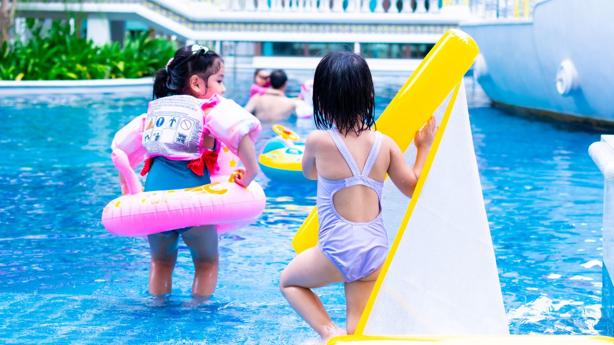 Piscina, bastoncillos y calor: el cóctel perfecto para una otitis