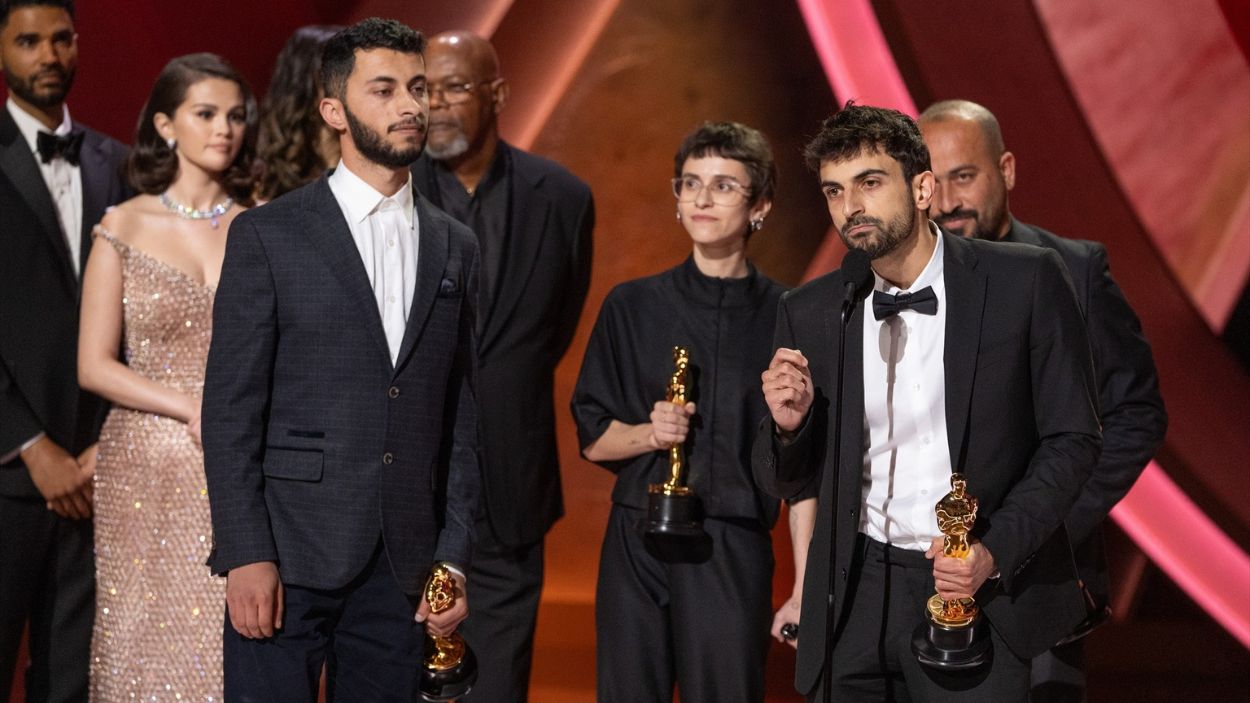 Rachel Szor, Basel Adra, Yuval Abraham y Hamdan Ballal recogen el Oscar al largometraje documental de la edición de 2025. EP