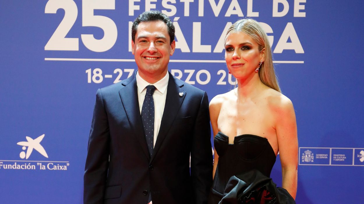 Juan Manuel Moreno Bonilla junto a su mujer, Manuela Villena, en el Gestival de Málaga. EP