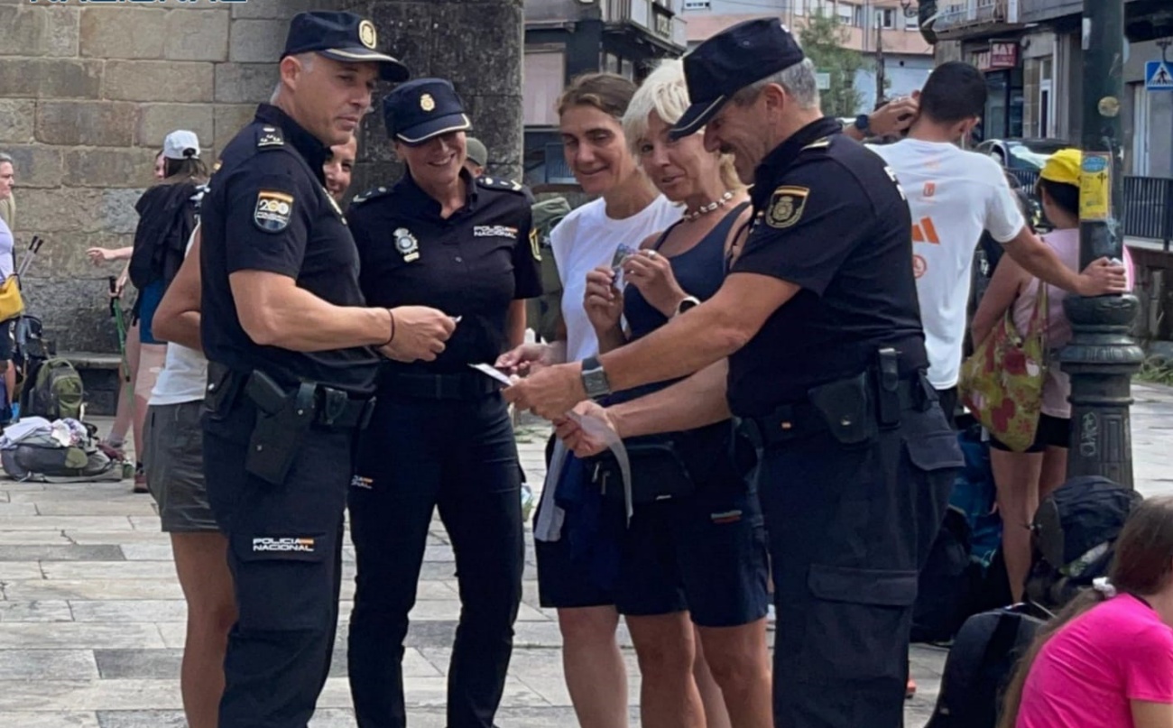 La Policía Nacional cuenta con un dispositivo para garantizar la seguridad de quienes estos días realizan el Camino de Santiago