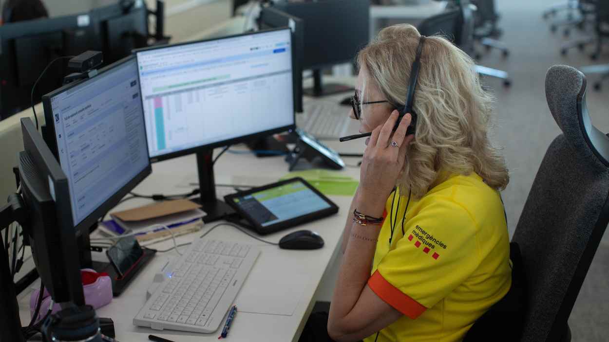 Una trabajadora del 061 Salut Respon