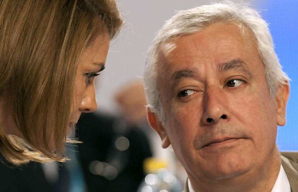 María Dolores Cospedal y Javier Arenas en una imagen de archivo, ahora enemigos irreconciliables. 