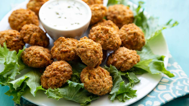 Falafel casero con salsa de yogur