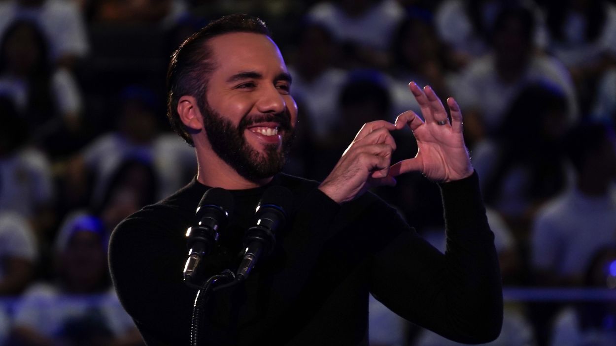 El presidente de El Salvador, Nayib Bukele, cambia la Constitución para perpetuarse en el poder. EP. 