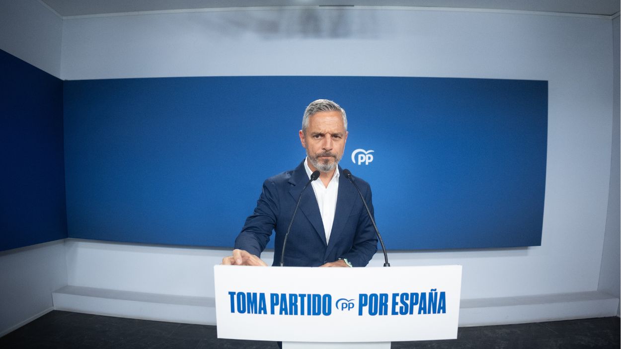 El vicesecretario de Hacienda del PP, Juan Bravo, en declaraciones desde la sede de Génova. EP.