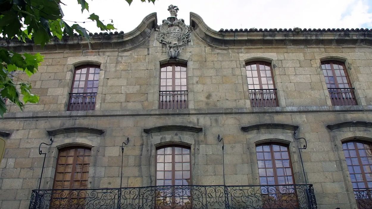 Facahada del edificio histórico Casa Cornide en A Coruña. 