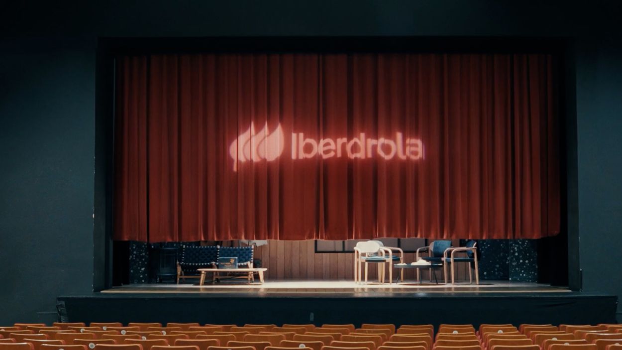 'Mi Iberdrola' ofreció una representación de la obra 'El tiempo entre costuras' exclusiva para sus clientes