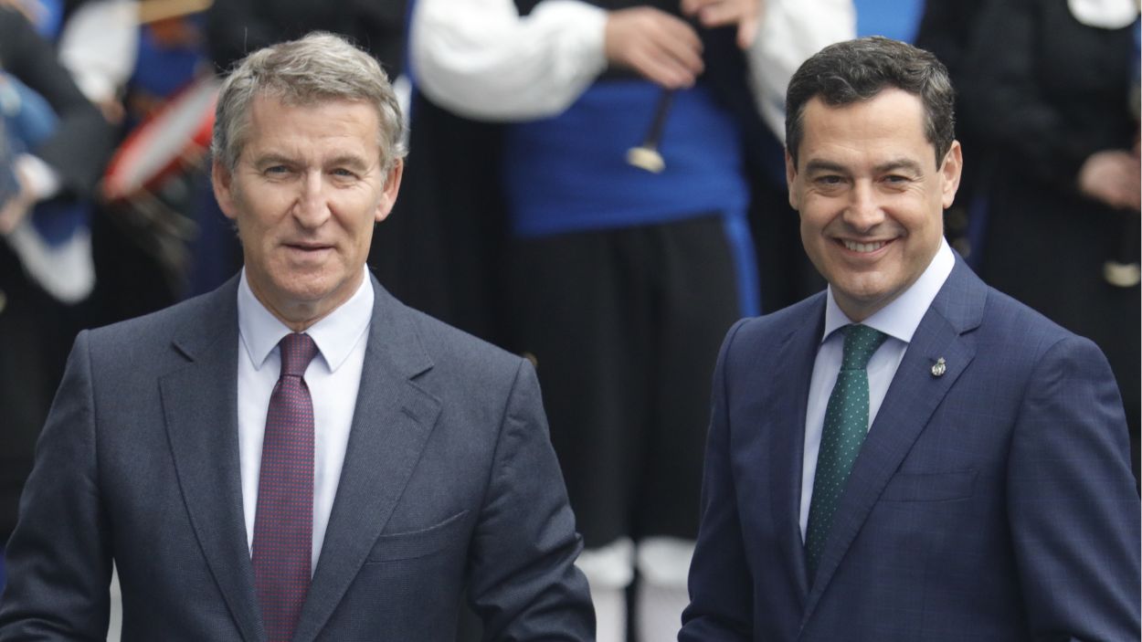 El presidente del PP, Alberto Núñez Feijóo, y el de la Junta de Andalucía, Juan Manuel Moreno Bonilla, en los Premios Princesa de Asturias 2024. EP.