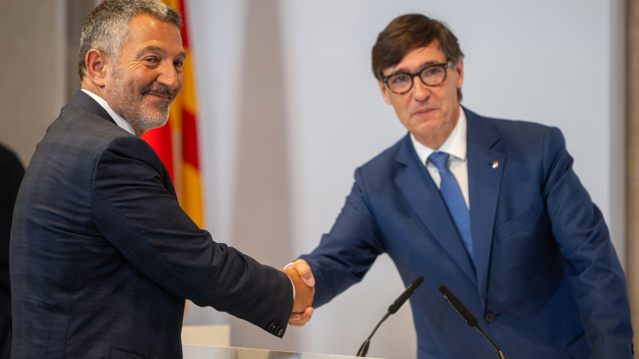El conseller de Empresa y Trabajo, Miquel Sàmper, junto al presidente de la Generalitat, Salvador Illa