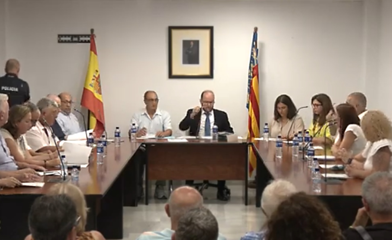 Pleno extraordinario celebrado en San Fulgencio en el que tendría que haberse debatido y votado la moción de censura. (Foto: YouTube)