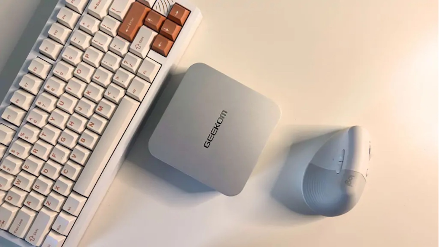 Mini PC, teclado y ratón