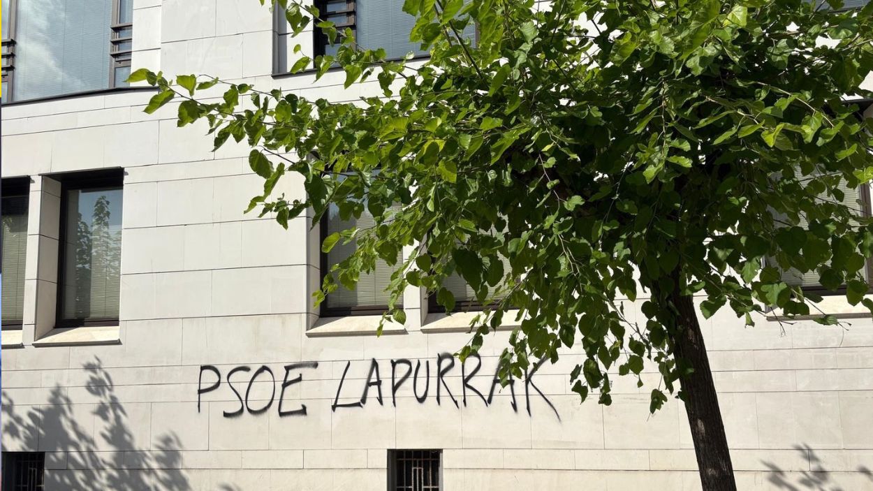 PSE de San Sebastián denuncia la aparición de pintadas. EP.