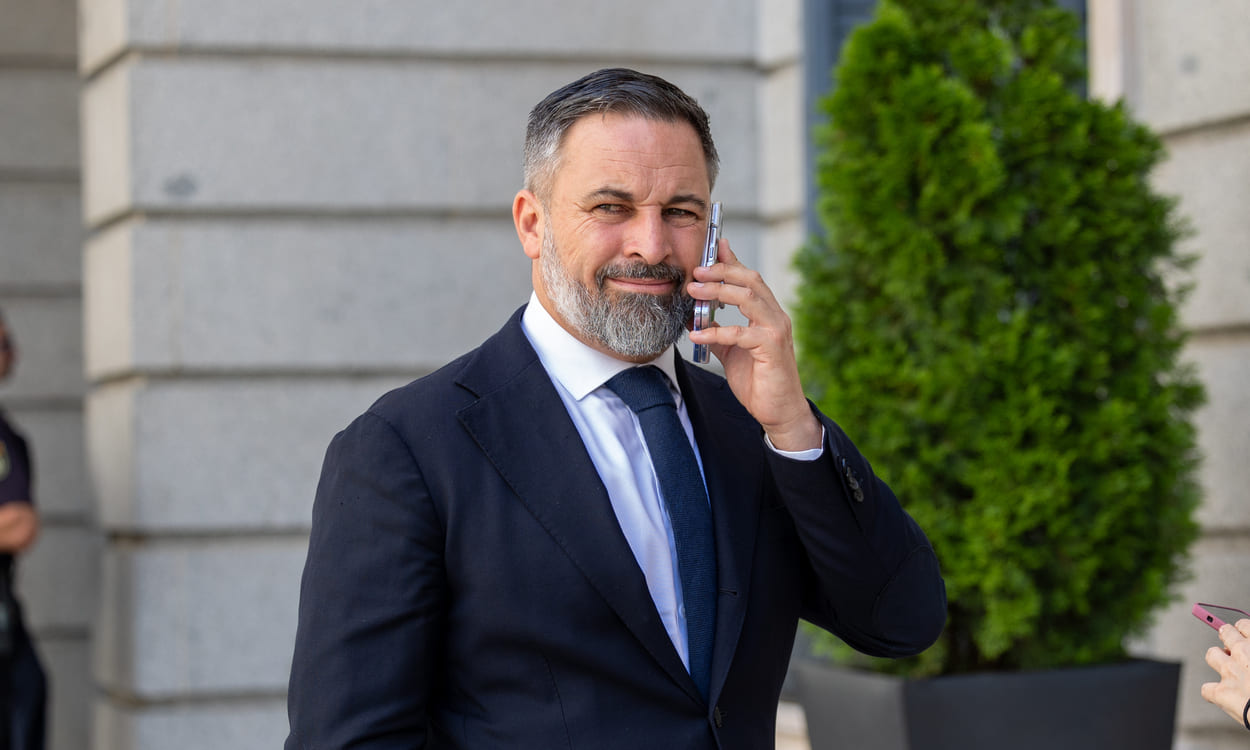 El líder de Vox, Santiago Abascal, durante una sesión plenaria extraordinaria, en el Congreso de los Diputados. EP