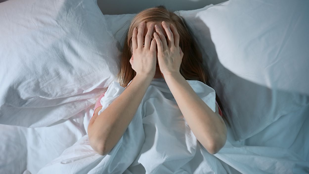¿Te despiertas en medio de la noche? Estos son los motivos y cuándo deberías empezar a preocuparte