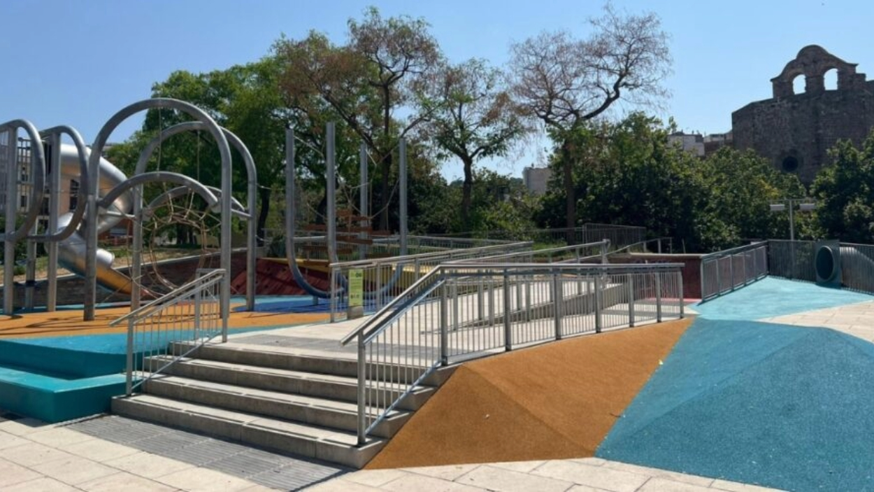 Nuevo espacio de juego infantil de los Jardines de Sant Pau del Camp en el barrio del Raval