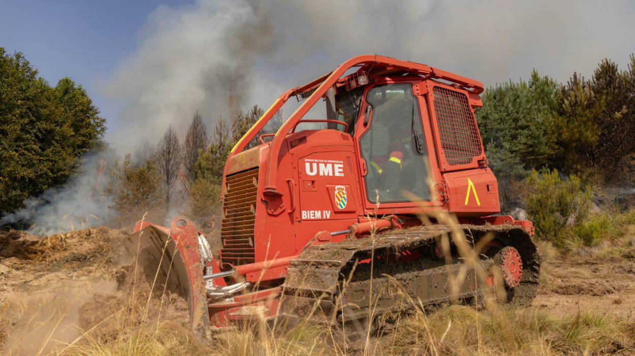 La UME, la creación de Zapatero vilipendiada por el PP que participa en la extinción de la crisis de incendios. UME.