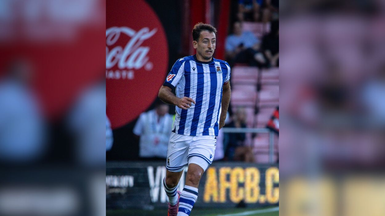 Mikel Oyarzabal, durante un partido de la Real Sociedad con la nueva equipación Mikel Oyarzabal, durante un partido de la Real Sociedad con la nueva equipación