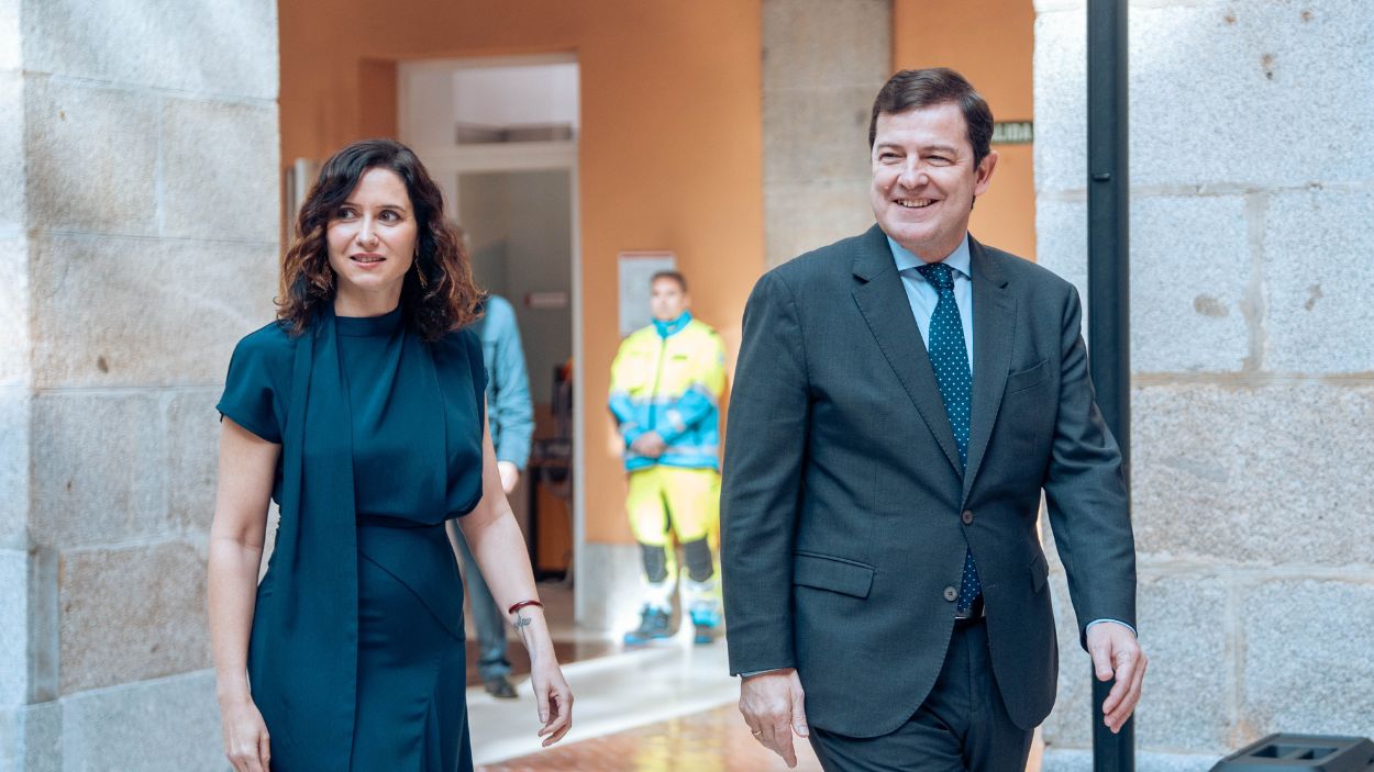 La presidenta de la Comunidad de Madrid, Isabel Díaz Ayuso, y de Castilla y León, Alfonso Fernández Mañueco, en una imagen de archivo. EP.