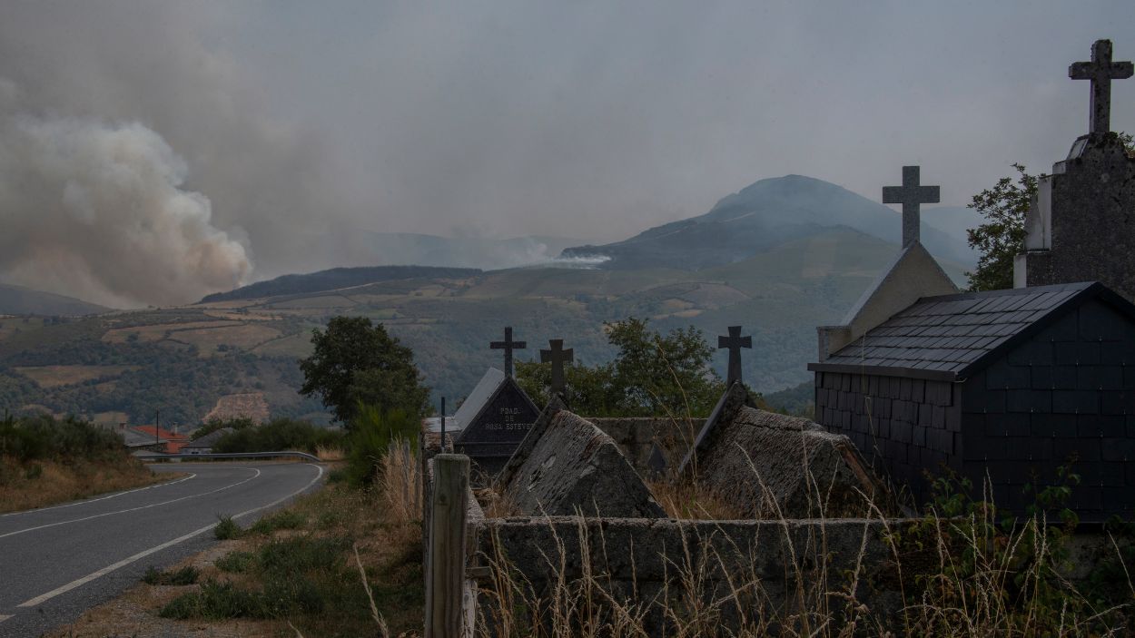 Vista de los incendios del Macizo Central, a 11 de agosto de 2025, en Chandrexa de Queixa, Ourense. EP.