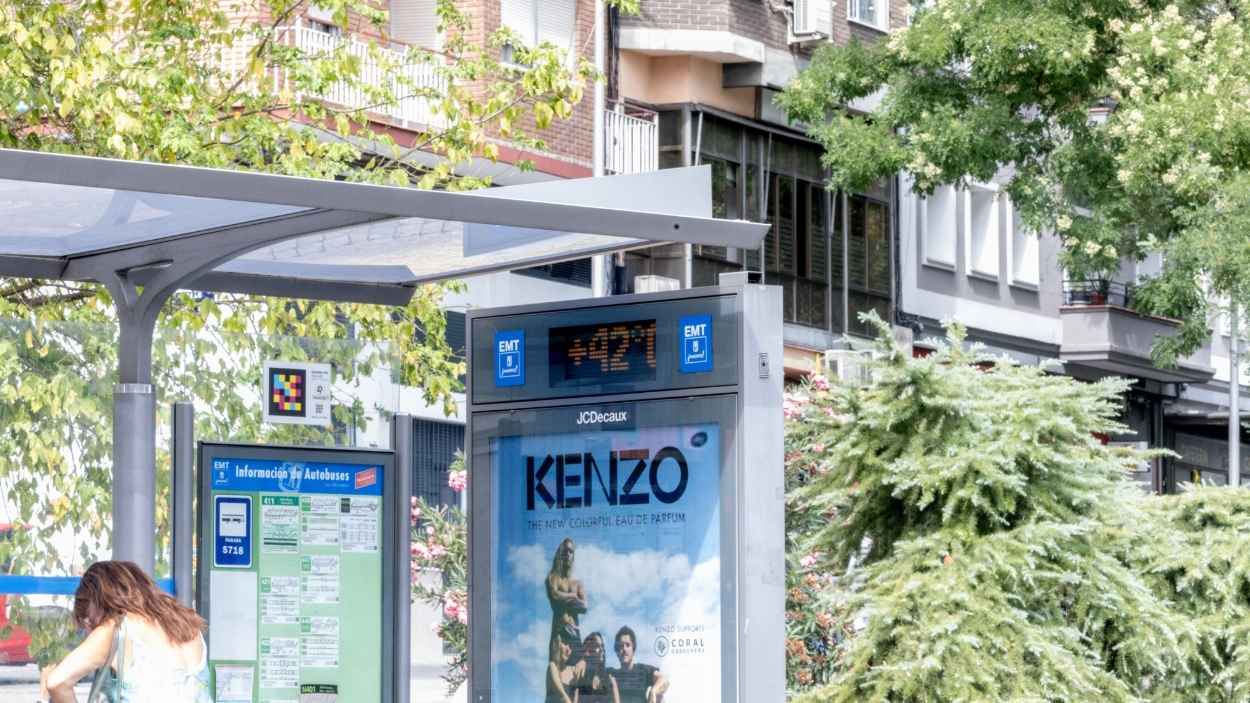 El termómetro de una marquesina marca 42 grados, a 12 de agosto en Madrid. EP
