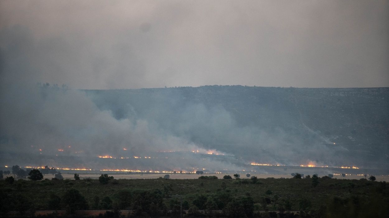 Vista del incendio de Puercas, a 13 de agosto de 2025, en Tábara, Zamora, Castilla y León (España). EP.