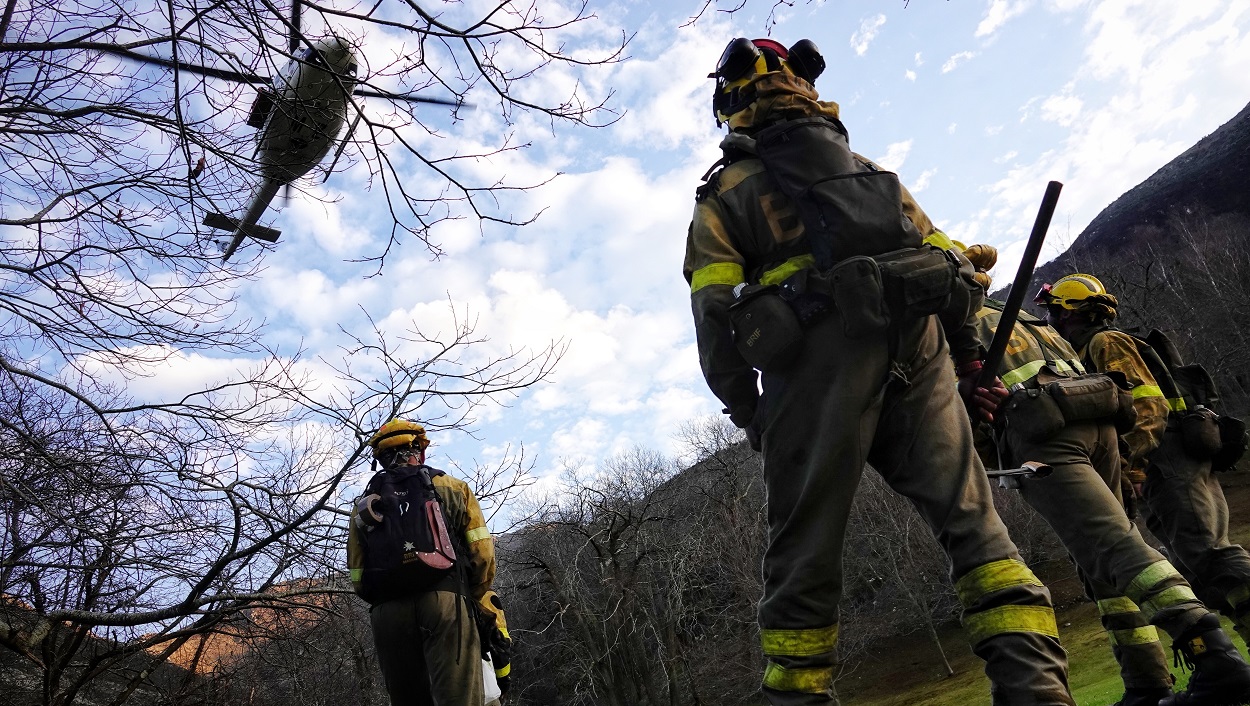 Varios bomberos de las Brigadas de Refuerzo en Incendios Forestales. EP