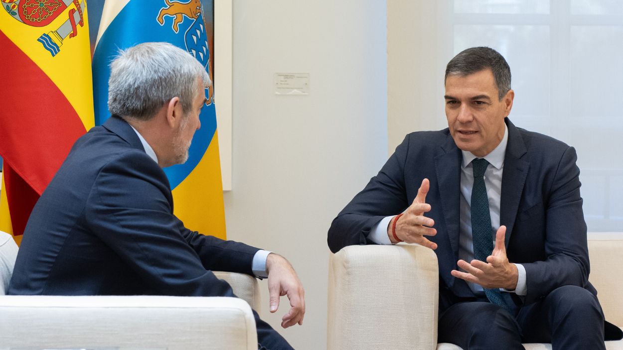 Sánchez recibe al presidente de Canarias, Fernando Clavijo. EP