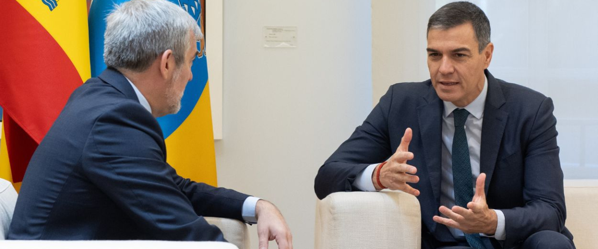 Sánchez cambia La Mareta por el Cabildo para negociar sobre migración en su regreso a Lanzarote