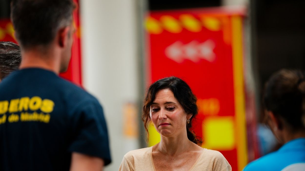 La presidenta de la Comunidad de Madrid, Isabel Díaz Ayuso, durante su visita al Parque Central de Bomberos. EP.