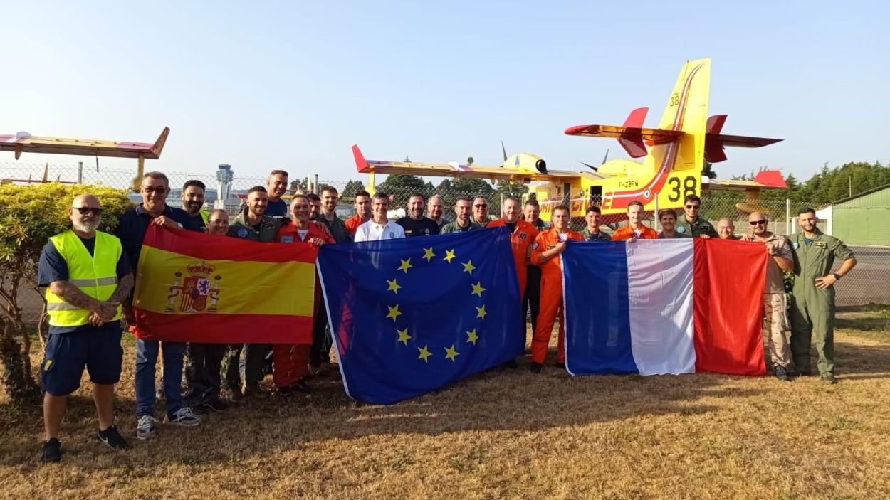 Aviones y efectivos franceses, pertenecientes al Mecanismo Europeo de Protección Civil, llegados a España para trabajar en los incendios.