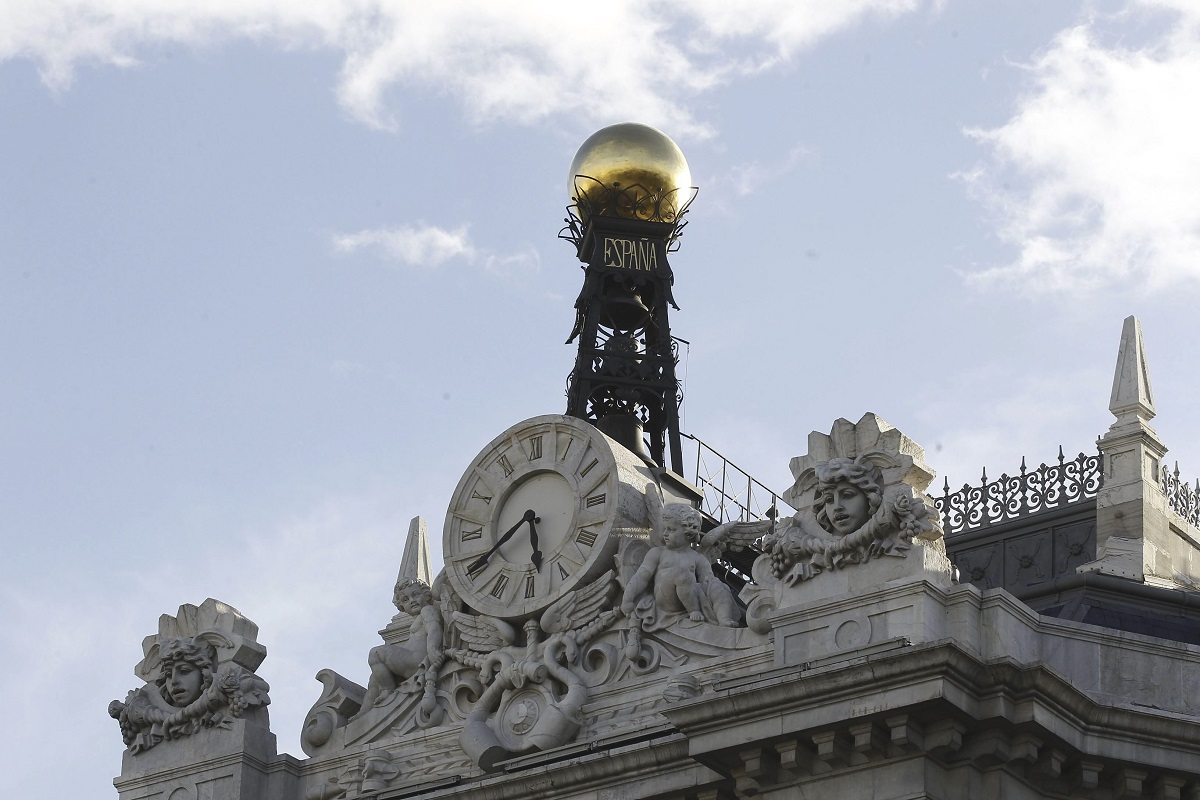 Reloj en la fachada de la sede del Banco de Españ