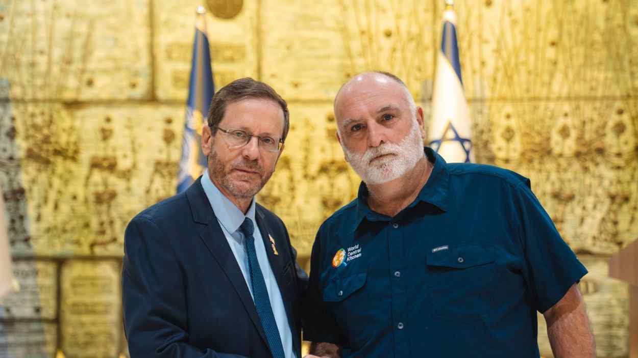 El chef José Andrés con el presidente de Israel. X