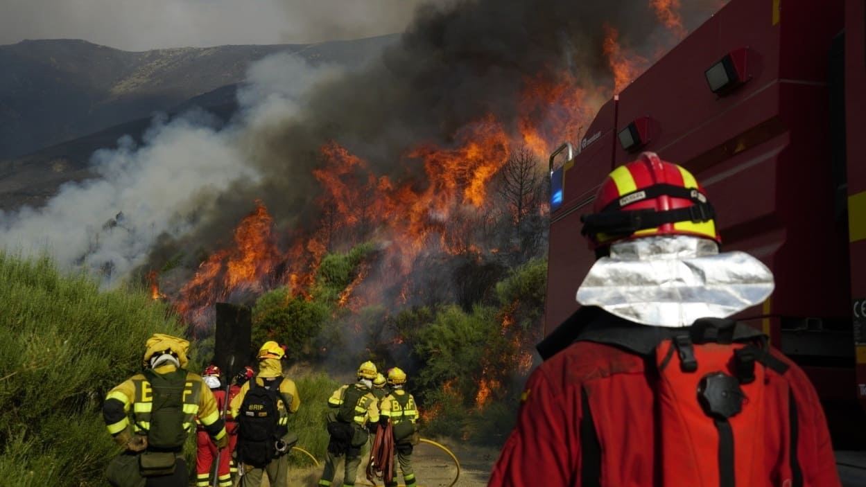 Efectivos de la UME en el incendio de Jarilla (Cáceres). EP.