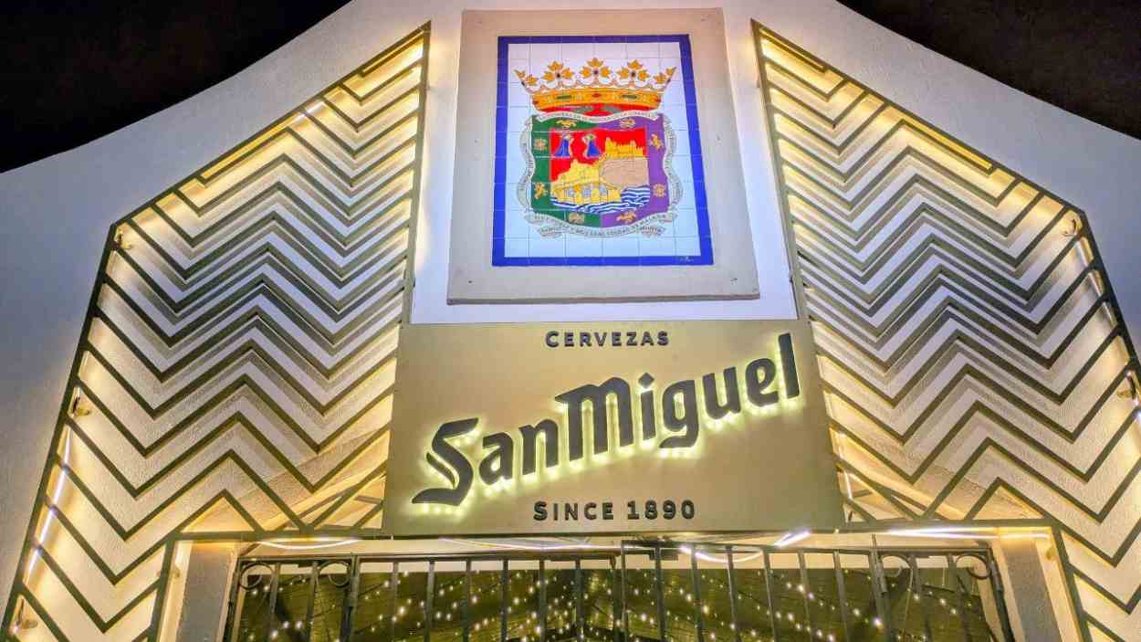 La caseta municipal publicita alcohol. X Toni Morillas