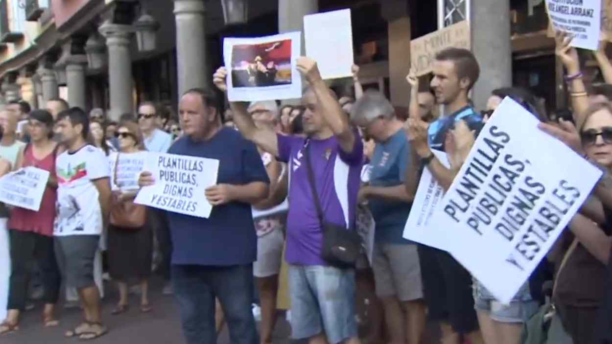 Valladolid pide la dimisión de Mañueco. X