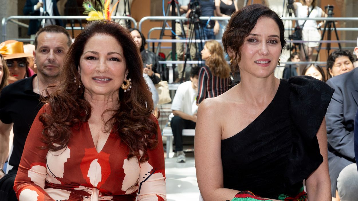Gloria Estefan e Isabel Díaz Ayuso en la Real Casa de Correos. EP