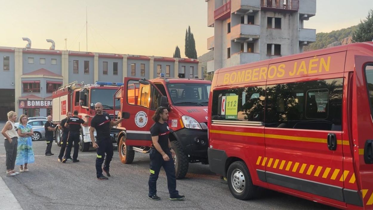 Los bomberos de Jaén en su partida hacia Castilla y León. 