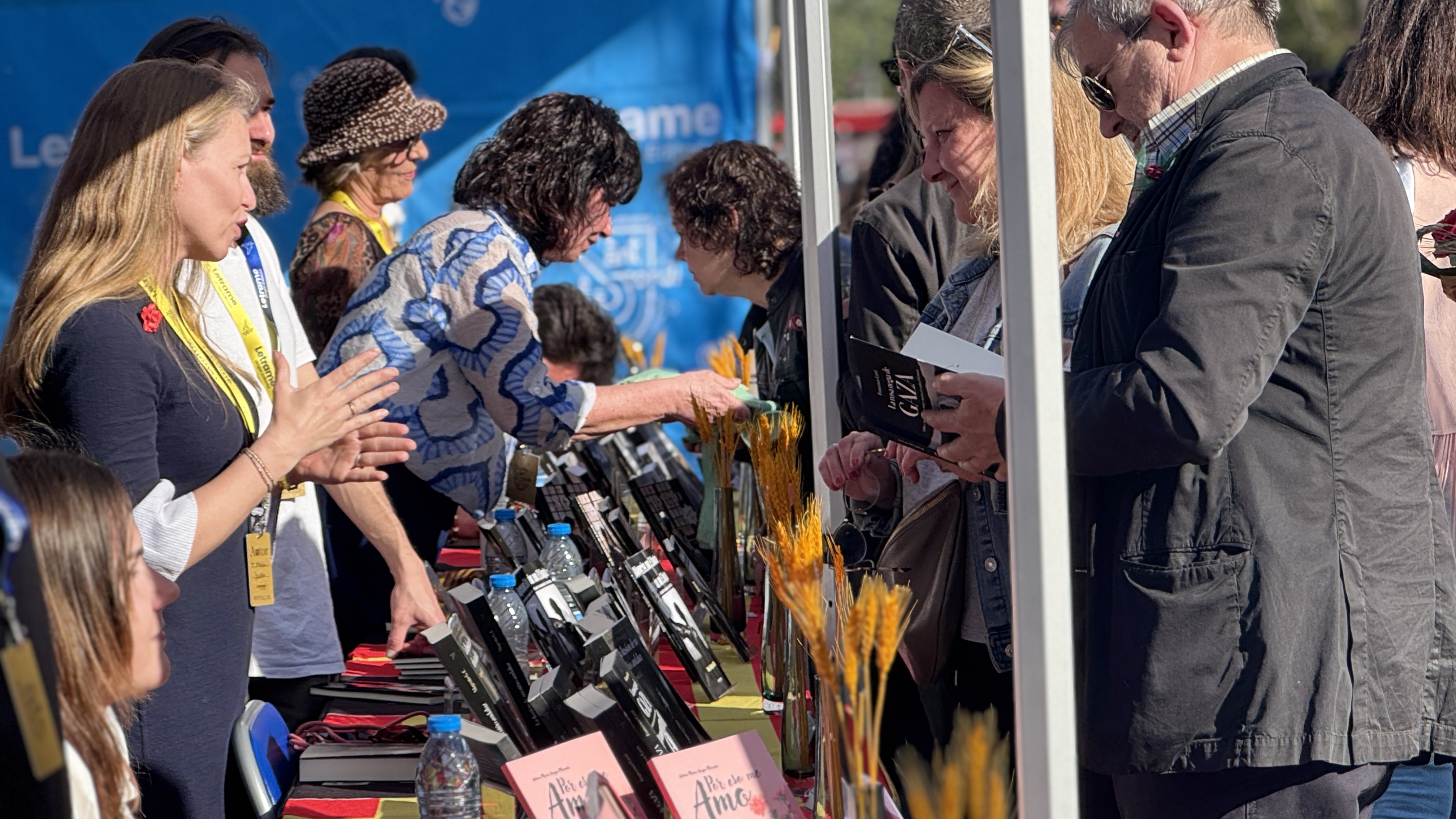 Los autores buscan editorial para publicar su libro